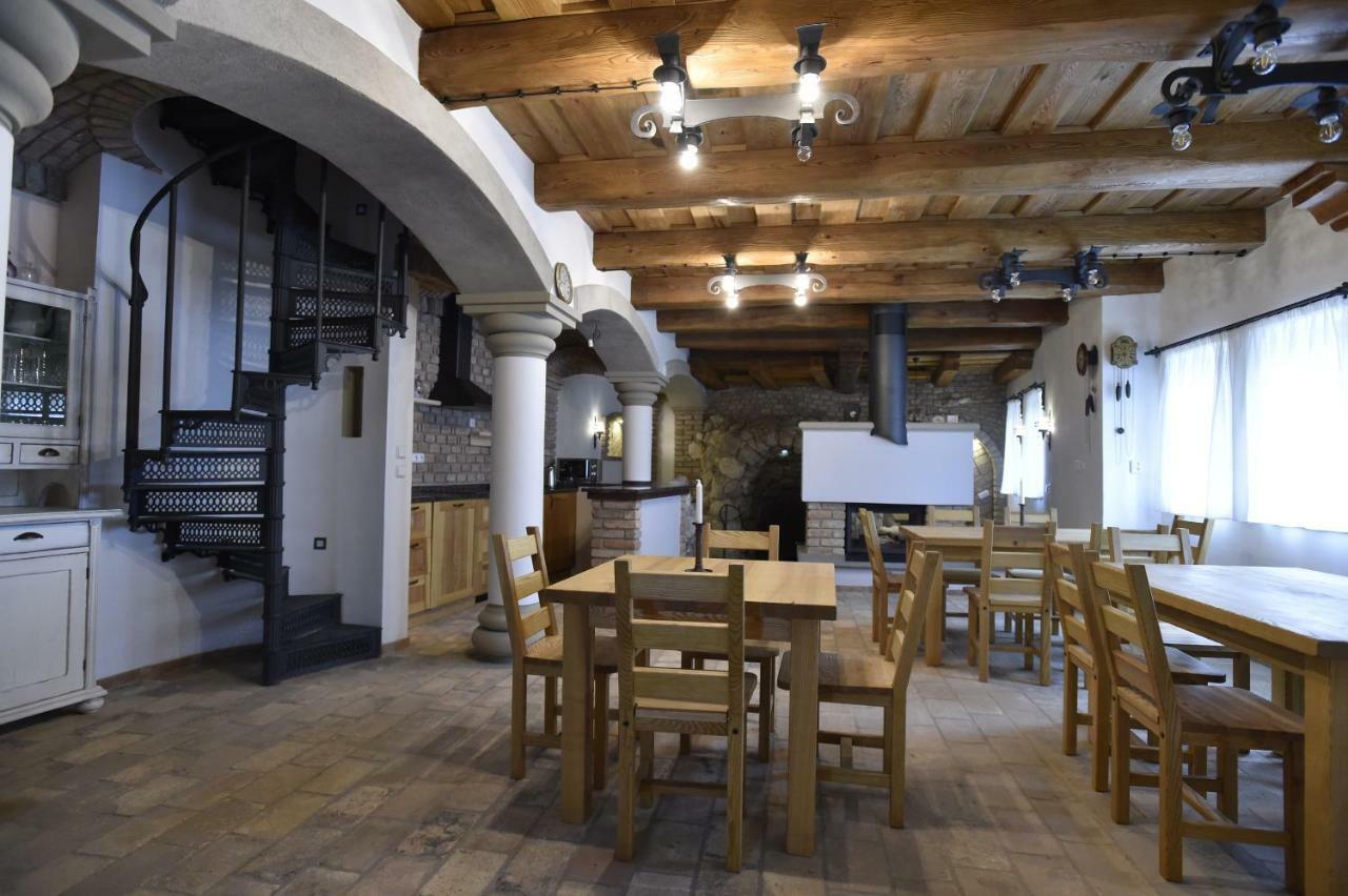 Penzion Dobre Casy Valtice Buitenkant foto